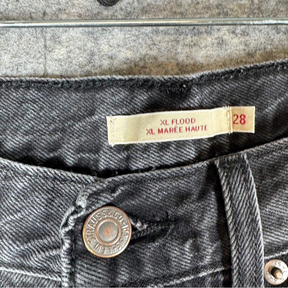 Levi’s XL Flood Black Wide Leg Cropped Jeans Size 28 Raw Hem Vintage Wash Denim - Picture 5 of 15
